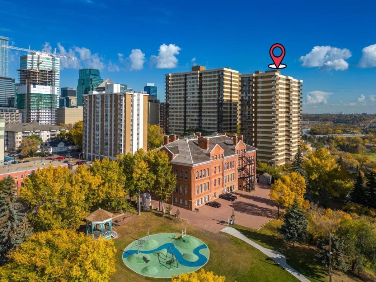 Prime Location Near Jasper Ave With Downtown Views, Netflix, Gym, Sauna, Sleeps 4 Apartman Edmonton Kültér fotó