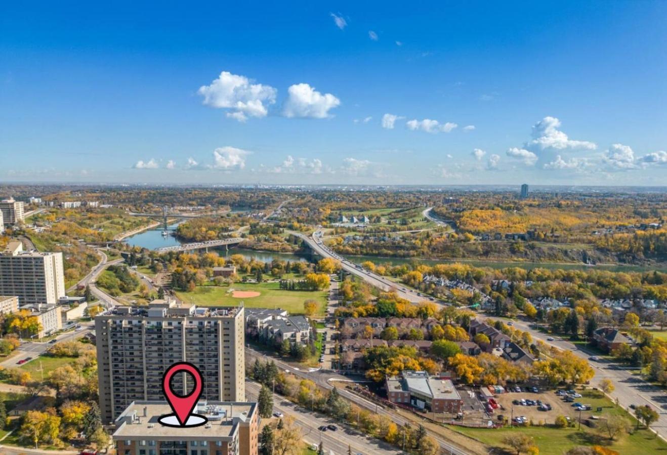 Prime Location Near Jasper Ave With Downtown Views, Netflix, Gym, Sauna, Sleeps 4 Apartman Edmonton Kültér fotó