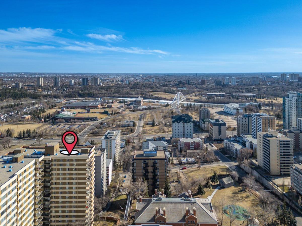 Prime Location Near Jasper Ave With Downtown Views, Netflix, Gym, Sauna, Sleeps 4 Apartman Edmonton Kültér fotó